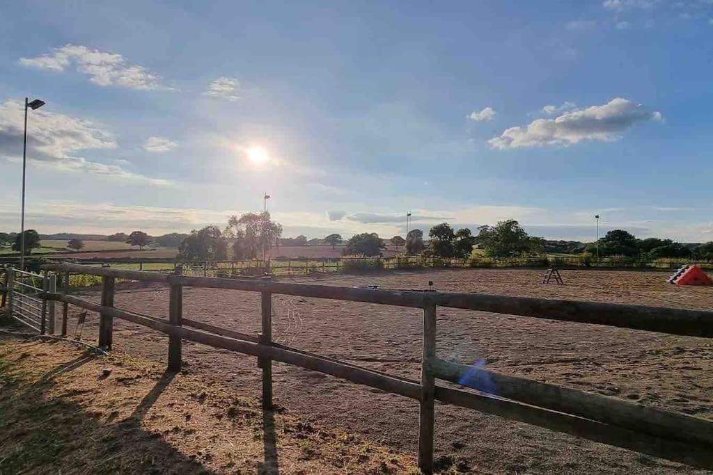 Appartamento Hillfields Farm Barn - A Rural Equestrian Escape Coventry Esterno foto